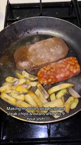 Steak chips & beans #fyp #fypシ #fypシ゚viral #bluecollar #bluecollarboys #bluecollarlife #CookingHacks #cookwithme #cookingtiktok #wife #viral #foryou #foryoupage #foryourpage #foryoupageofficiall #homecooking #auntiejackie
