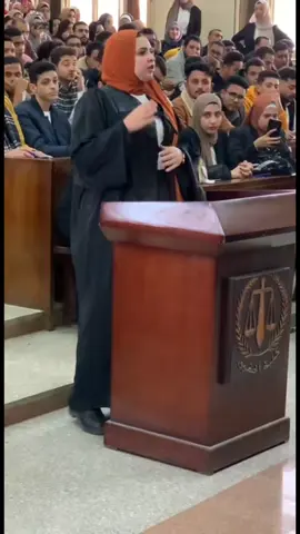 مرافعتي في المحكمه الصورية جامعه المنصورة  القضيه كانت بتتكلم علي نصوص القانون اللي بتساعد الزوجه وعشقيها في حاله قتل الزوج انهم كده بيدافعوا عن نفسهم فكنا بنتكلم في نقطه دي وازاي يقتله وازاي يطلع براءة بناء علي نصوص القانون وانه في حاله دفاع عن النفس كده وان مفيش قضيه زنا مادام الزوج توفي وهو صاحب الشأن في رفع القضيهه   فكنا بنلفت النظر في النقطه دي  القضيه كانت تمثيل للفت النظر ⚖️♥️ #اكسبلور  #محامي #قانونيةة⚖️💙 