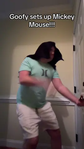 Mickey didn’t see that one coming!!!! #epic #funny #mickeymouse #goofy #comedy #minniemouse #voiceimpressions 