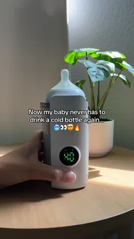Wish we found this earlier! 🤫🤭 #baby #newborn #bottlewarmer #parenthack #babymusthaves #babyregistry #babytok #babytiktok #bottlefeeding #breastfed #breastfeeding #babybottle 