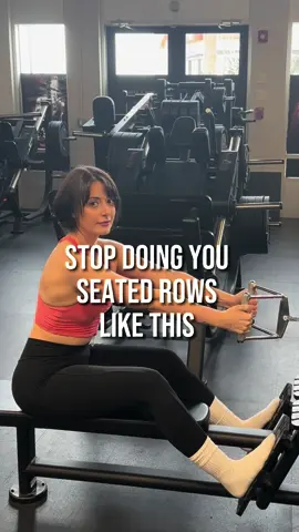 Seated row form 🤝  The main points here👇 •Keep your feet low & push them into the platform  •Use a grip that isn’t too narrow, arms should be shoulder width apart the entire time - no elbow flares  •move SLOWLY. Control the weight the entire time.  Try it out!  #backday #seatedrow #formtips #buildmuscle #backmuscles #gym 