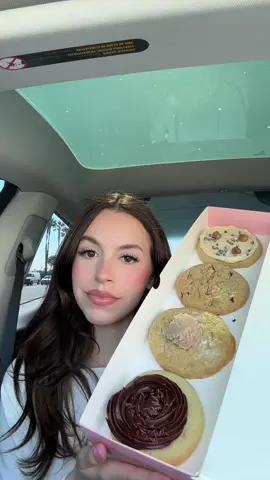 Crumbl Cookie Mukbang 🍪 Trying this weeks Crumb Cookies @Crumbl Cookies #crumblcookiesoftheweek #crumblreview #mukbang #mukbangeatingshow #americanmukbang #eatingshow #eatwithme #fyp #asmr #asmrsounds #eatingsoundsasmr #asmrfood #food #Foodie 