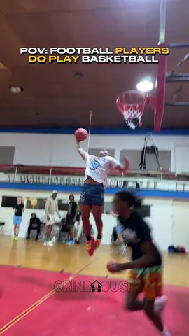 POV: FOOTBALL 🏈 PLAYERS DO PLAY BASKETBALL 🏀  TWO SPORT ⭐️ 6’3 HS. SOPH. WILL RAY IS A STUDENT ATHLETE EVERY COLLEGE COACHES NEED TO BE RECRUITING 🚨🔔 ✅ GREAT SIZE  ✅ ATHLETIC  ✅ SCORES ON 3 LEVELS  ✅ GOOD DEFENDER  ✅ GREAT KID ✅ HARD WORKER  #GrindHouseBasketball #iTrainWithMarcusWalker #FemaleBallersBeenDope #Basketball #BasketballTraining #BasketballPlayer #BasketballNeverStops #BasketballTrainer #BallIsLife #Sports #NCAA #WNBA