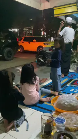 Suasana malam lebaran di rumah mertua