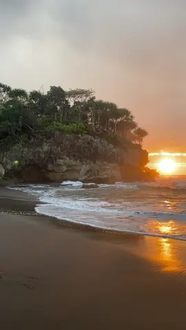 cari ketenangan lewat pantai laut selatan🍃 #fypage #fypシ゚viral #madasaribeach #pantaimadasari @Keliling Pangandaran 