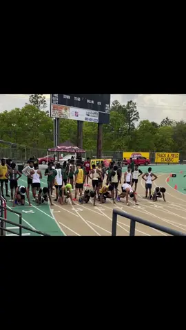 Me dropping the ball ! My son “the one in the whig” skated ! 1st place 100 m and i was too excited that i forgot i was recording chile @nekodriel sorry baby 