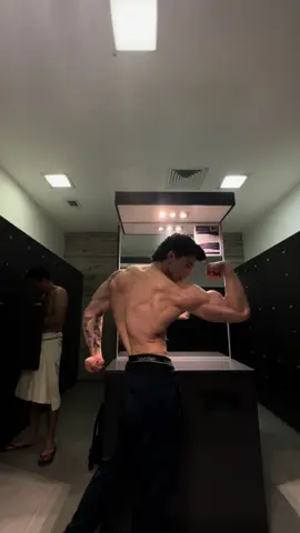 Algo diferente, la calidad esta en su punto! 🔪⚡️ #3daysout                                   #gym #transformation #aesthetic #posing #GymTok #gymmotivation #gymrat #GymLife #gymbro #diet #ripped #classicphysique #mensphysique #focused #abs #mindset #mentality #arms #back 