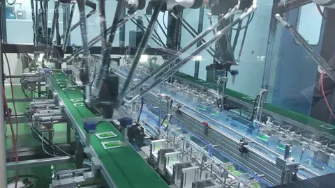 Delta robot application, high speed pick and place sachets into container. #deltarobot #packagingmachine #automation #industrialrobot 