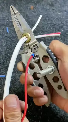 Multifunctional wire stripper 7-inch electronial’s pilers for cutting wire,pulling wire,crimping wire,windings wire and tightening screws👍 #pilers #wirestripper #hardwaretool #wirecutter 