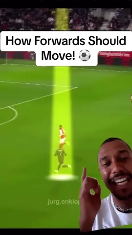 “One for them - One for you” How to move as a striker in football ⚽️ #football #Soccer #footballanalysis #footballtactics #footballtraining #mbappe #futbol 