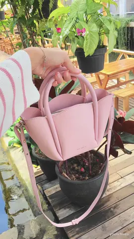 cantik sekalii tas nya😣💞 mirip emoji inii 🪷 #minibag #tasselempang #pink 