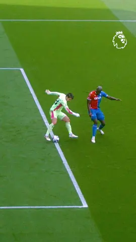 That’s what you call composure 👏 #PremierLeague #Ortega #ManCity 