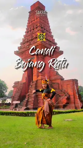 Candi Bajang Ratu adalah sebuah bangunan gapura / candi dari salah satu peninggalan Kemaharajaan Majapahit yang terletak di Mojokerto, Jawa Timur. Melansir dari situs resmi Kemdikbud, Candi Bajang Ratu dibangun pada abad ke-14 sebagai pintu masuk ke sebuah bangunan suci untuk memperingati wafatnya Raja Jayanegara, Raja ke-2 Majapahit yang memerintah antara 1309-1328 M. Sejarah bangunan ini tercatat dalam Kitab Negarakertagama & Kitab Pararaton. Di bagian badan candi atas ambang pintu terdapat relief 