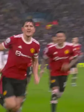 Beautiful knee slide celebration, BUT..... #Soccer #football #kneeslide  #celebration 