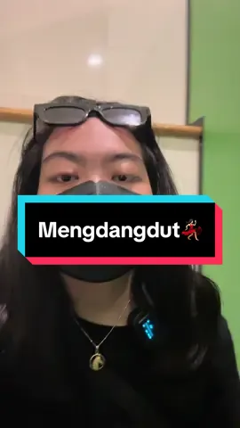 kakaknya sedang mengeluarkan lontong opor🥲