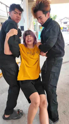 เมื่อหนูม่วงถูกลักพาตัว บอสเยลโล่เลยต้องเลือกทางสายปืน(ฉีดน้ำ)สู่สมรภูมิสงกรานต์ที่แท้จริง! #waterfightjustgotreal #สงกรานต์มาถึงแล้ว 