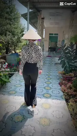 ##NAM MÔ A DI ĐÀ PHẬT.Ace nào chê e hoặc k thích phong cách mặc đồ của e Hoặc suy nghĩ tiêu cực về e,e chấp nhận hết….vì mình sống có một lần,nên mình sống tốt, đúng lương tâm mình ,còn các bạn nói j thì nói nha Thông qua video này mình xin thông báo  Khoảng 5ngay nữa mình se đi thăm các cụ già trên 80t ,khó khăn,neo đơn Ace nào muốn đồng hành cùng mình k ne##