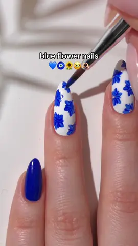 still can’t believe how pretty these turned out! 💙🧿🫶🏻 — using: • @kiaraskynails  blue painting gel “Sapphire” 💙 white painting gel “Blank Slate” 🤍 gel top coat • use my code PAULAR10 for 10% off! 💸 #summernails #flowernails #easynailart #nailarttutorial #prettynails #nailinspo #naildesign #diynails #nailtok #kiaraskynails #kiarasky #fypシ 