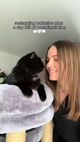 i’m such an ugly crier 😭 also a healthy work life balance is sooo important - thank you to my friends and family who are always there for me after an exhausting day 🩷| #hospital #nurse #nursing #healthcare #worklifebalance #fy #fyp #timeout #chill