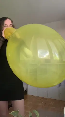 Saskia did another b2p🥰 pop warning⚠️ #looner #luftballone #balloons #loonergirl #loonergirls #luftballon #b2p #blowtopop 