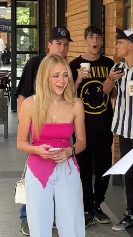 Insane iPhone magic trick 😱📱 @🤍Isabella Messens🤍 #magic #fyp 