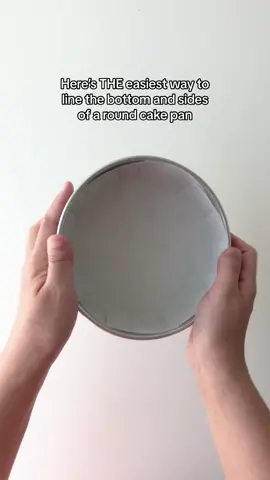 A simple and effective way to line the bottom AND sides of a round cake pan! #cakehack #bakinghacks  #cake #baking 