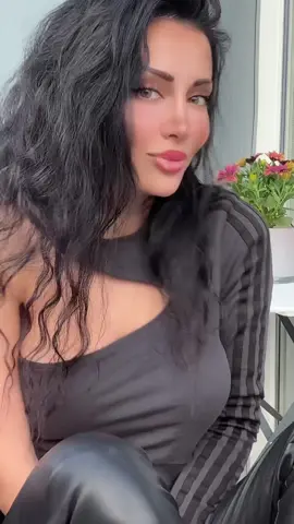 للناس يلي مغيرا موقع انفها من وجها لحياتي😂😜😜