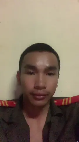 ຄິດຮອດບ້ານເດ ຄິດຮອດພໍ່ຄິດຮອດແມ່ຄິດຮອດເອື້ອຍຄິດຮອດນ້ອງຄິດຮອດພີ່ນ້ອງເພື່ອນມິດສະຫາຍທຸກຄົນ 4ປີທີ່ຜ່ານເພາະຄຳວ່າໜ້າທີ່ນີ້ແຫຼະຈຶ່ງບໍ່ໄດ້ກັບ 4ປີແລ້ວນໍ່ທີ່ຈາກມາ ຍັງຈຳທຸກເລື່ອງລາວ4ປີກ່ອນໜ້ານີ້ທີ່ເຮົາເຄີຍໄດ້ຫຼີ້ນນຳກັນເພືອນ. #เทรนด์วันนี้ #ຝາກຕິດຕາມແນ່ເດີ້💗😘 #ຝາກກົດໃຈກົດຕິດຕາມແນ່ເດີ້ທຸກຄົນ🙏🙏🙏 #ທະຫານຊັ້ນນ້ອຍ🇱🇦 #ໂຮງຮຽນວຽງໄຊ📚🖊️💂🏻‍♂️ 