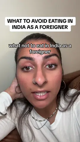 foods to avoid eating in india as a traveller #greenscreen #indiatravel #indiatrip #traveltips 