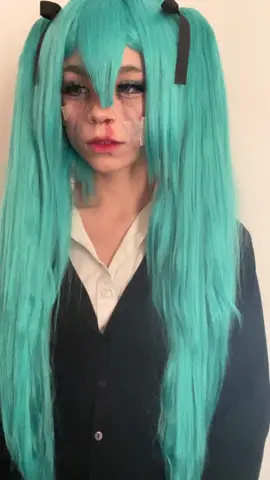 ［ 🩵🩹；he ／ him ］i  cannot  help  it ｡｡｡ #miku #hatsunemiku #hatsunemikucosplay #rollinggirl #rollinggirlcosplay #rollinggirlmiku #rollinggirlmikucosplay #hatsunemikurollinggirl #hatsunemikurollinggirlcosplay #mikuhatsunecosplay #mikuhatsune #mikuhatsunerollinggirl #mikucosplayer #cosplay #cosplayer #chile #cosplayer