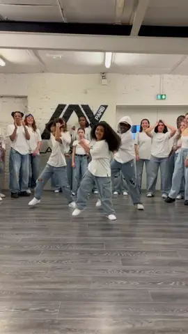 Mes Bb elles ont trop dead🥹🔥🔥 💃@Tyssia 🌺 @lilyyy_afrodance et Hajer  🧠 by @Anis Belhadj  🎤@Franglish @The Mob Family position 😍 #afro #dance #pourtoi #dancechallenge #popular #reels #video #kids #trend #tiktokindia #tiktok_india #danse #dancer 