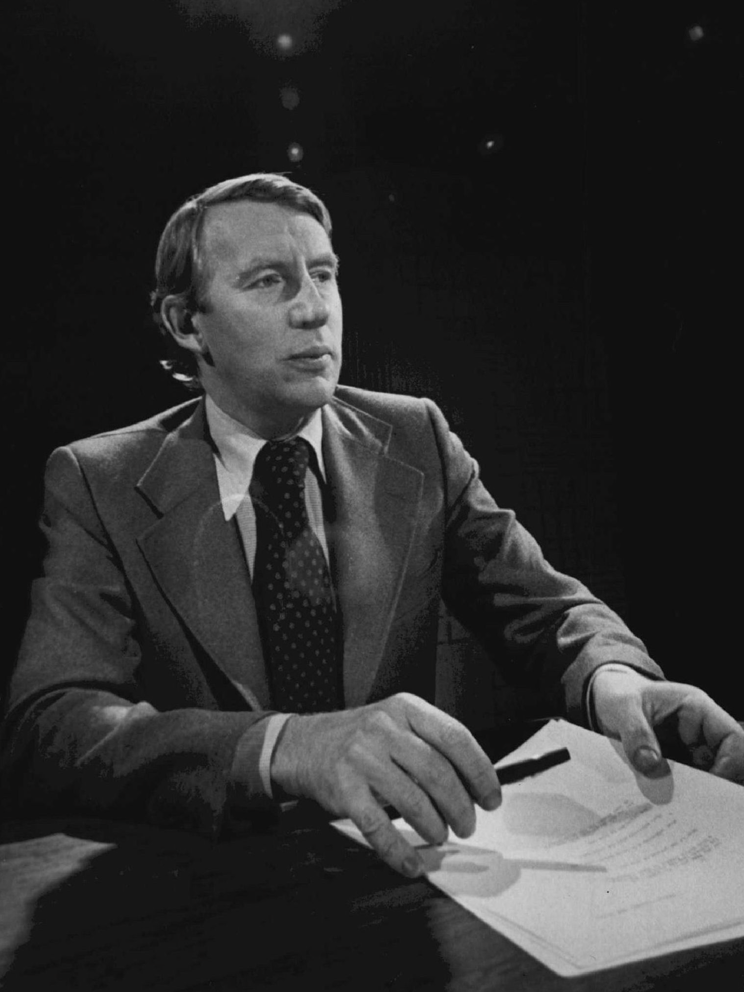As many news outlets produced wall-to-wall coverage of the O.J. Simpson trial and everything in its aftermath in the mid-1990s, NewsHour's Robert MacNeil and Jim Lehrer were often asked why they did not do as much coverage on the former football star. On his last day with the NewsHour in 1995, MacNeil discussed their coverage with Lehrer, who said they didn't see it as important as other things happening in the world.