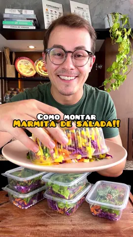 COMO MONTAR MARMITA DE SALADA - o passo a passo definitivo!! 1. MOLHOS: utilize algum dos 04 que ensinei no vídeo da semana passada! 2. Legumes/Frutas (que soltam muita água): tomates, pepinos, cebola roxa - melancia, manga... 3. Verduras folhosas: repolho, repolho roxo, espinafre 4. Verduras/grãos (que soltam pouca água): ervilha, cenoura, milho, rabanete, beterraba, palmito - lentilhas, grão de bico, cevada... 5. Proteínas: frango, carne, porco (grelhado ou desfiado são meus favoritos) 6. Queijos: parmesão, branco, brie... 7. Folhas: alface lisa/americana/romana/roxa, rúcula, agrião... 8. Oleaginosas: nozes, castanhas, amêndoas, amendoim, pistaches... Gostou dessa dica? Me conta nos comentarios se você já havia pensado assim pra deixar a salada pronta!!