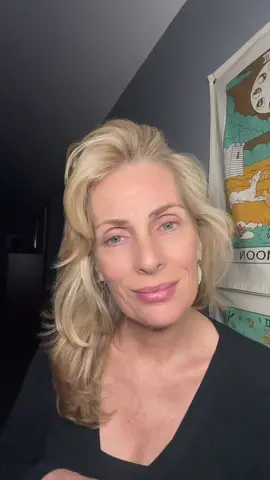 I’m Truly In Shock This Actually Works. #beautytool #facelifthack #ledfacial #facialmassagingtool #guashatool #doublechin