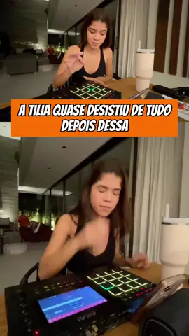 O melhor é ela se xingando 😂 #tilia #tiliaoficial #dj #funny #viral