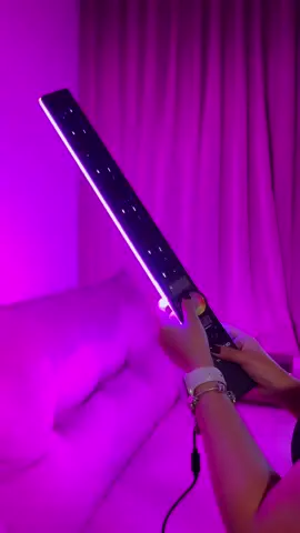 Se prepara, galera! Temos um novo membro na equipe prontinho para elevar o nível das nossas criações! 🚀  Conheçam o meu novo xodó: o bastão de luz Yongnuo 360 III PRO 💡 Vamos juntos iluminar os projetos dos nossos clientes com ainda mais brilho e criatividade! 💫 - #MarketingComAlma #Criatividade #Inovação #MktDigital #MarketingDigital #CriadordeConteúdo #AutênticaDigital #BastãodeLed #Yongnuo360iii #Yongnuo #Uberaba