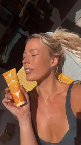 🍋☀️✨We all love a good sun kissed look but we’ve got to be smart about it. @Mad Hippie’s new sunscreen collection is light weight and the perfect products for sun and water lovers like myself! Go check ‘em out at madhippie.com or @Ulta Beauty #madhippie #ulta #cleanskincare