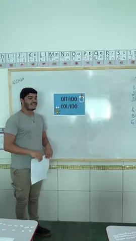 📝 Ditado Colado de Frases. Nesse ditado, eu ditei as frases e as crianças precisavam encontrar entre as palavras as que formavam corretamente a frase ditada. Nessa atividade muitas habilidades foram trabalhadas, uma delas foi a de segmentação de palavras. Um recurso simples, mas que fornece muita aprendizagem. 🥰 . ✅ Baixe o arquivo gratuitamente no blog. O link está no meu perfil. Se precisar de ajuda deixe um comentário que te mando o link.  . ✅ Turma: 2º ano A, Professora: Jéssica Rodrigues.  . .  . . . . . . . . . . #multidigital #professores #ensinofundamental #escola 