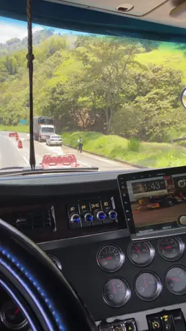 Bajando la linea antes de yegar a calarca #mulascolombianas #colombia🇨🇴 #kenwortht800 #tiktok #conductor 