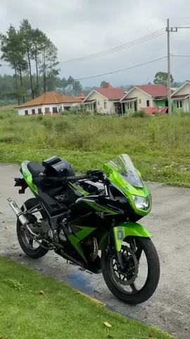 kita sambut salah satu jet daratnya kawasaki ninja indonesia 😅🍃 #minininjas #kawasaki150 #ninja150 #2stroke #ninjarr #ninjarr150new #kawasakininja #ninjarrnew #twostroke #ninja_sejatim #trend #fypシ #CapCut #