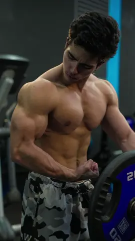 No começo é normal a evolução ser mais rápida. A partir do momento que estagna, só continua evoluindo quem tem determinação 👊🏻