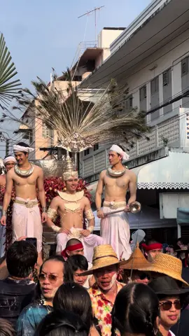 ชมขบวนแห่สลุงหลวงกลองใหญ่ จังหวัดลำปาง ปีแรก #สงกรานต์ไปไหน #เทพบุตรสลุงหลวง #เที่ยวลำปาง #บ่าวลําพูน #น้องเจมส์