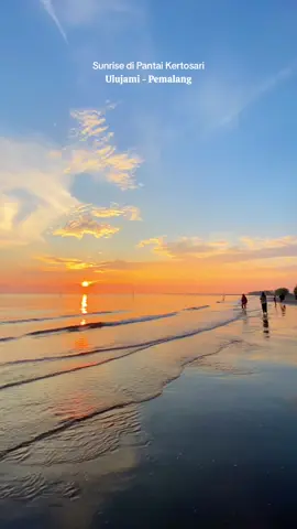 Sunrise di Pantai Kertosari Ulujami Pemalang #Anakdesa #sunrise #pantai #pantaikertosariulujami #pemalang #pantaikertosaripemalang 