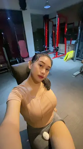 Celananya nglipet😭