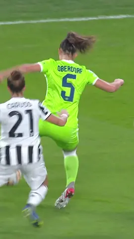 Beating two defenders with one skill 😮 #UWCL #ChampionsLeague #WomensFootball #LenaOberdorf #VFLWolfsburg