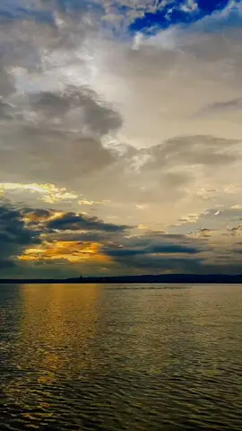 Ada rindu yang selalu jatuh di terik sepi yang lupa berteduh, #baubausulawesitenggara  #kabarakatinatanahwolio  #baubaupride🏝️🔥  #xyzbca #lagutimur  #fyp #fypシ゚viral 