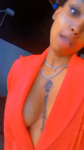 usinione ivi,nikona okoa ya 2000😂😂💔anyways tuglow🥰🦋#makemefamous #fyyyyy #reggae #tina🦋