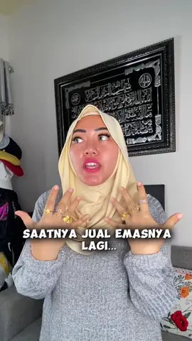 Gimana nasib emas-emasnya zheyeenk ?? Masih aman kah ?? Haha Lagu : Cari Pacar Lagi Penyanyi : ST 12 #Lebaran1445H #Tantemojilebaran2024 #emasbuatgaya #ngutanglebaran 