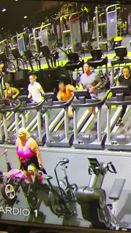 🤕 DON’T STEP ON A MOVING TREADMILL  😅 Today I completed the FULL HYROX from top to bottom. So I left the treadmill running instead of starting back from 0. After the sledge push, I came back ti the treadmill forgetting I left it on anddddddddd well you see the rest!  😭 I can’t believe it’s finally happened to me. The amount of people i have seen in a gym do this and think “how have you managed that”. Well now I know.  😳 There is no chance of me styling this out at all. I had to just take it on the chin. (Litteraly)  💦 My water went flying over the 2 people next to me. I was drenched. 🤣 I turned round and so many people clocked it. Absolutely gutted. Oh well. I still managed to complete my whole Hyrox session!  ✍🏾 Disclaimer - Everybody in this video did not mind me uploading the video. 🤩 P.S - I still carried on and completed the full Hyrox session in 1:00:46!  🧡 Absolute Fitness 🧡  #fyp #gymfail #gym #fall #treadmill #foryoupagethis 