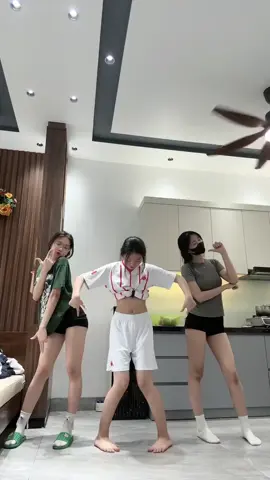 Chỉ giỏi phá nhà #ngamgaixinh #dance #xuhuong 